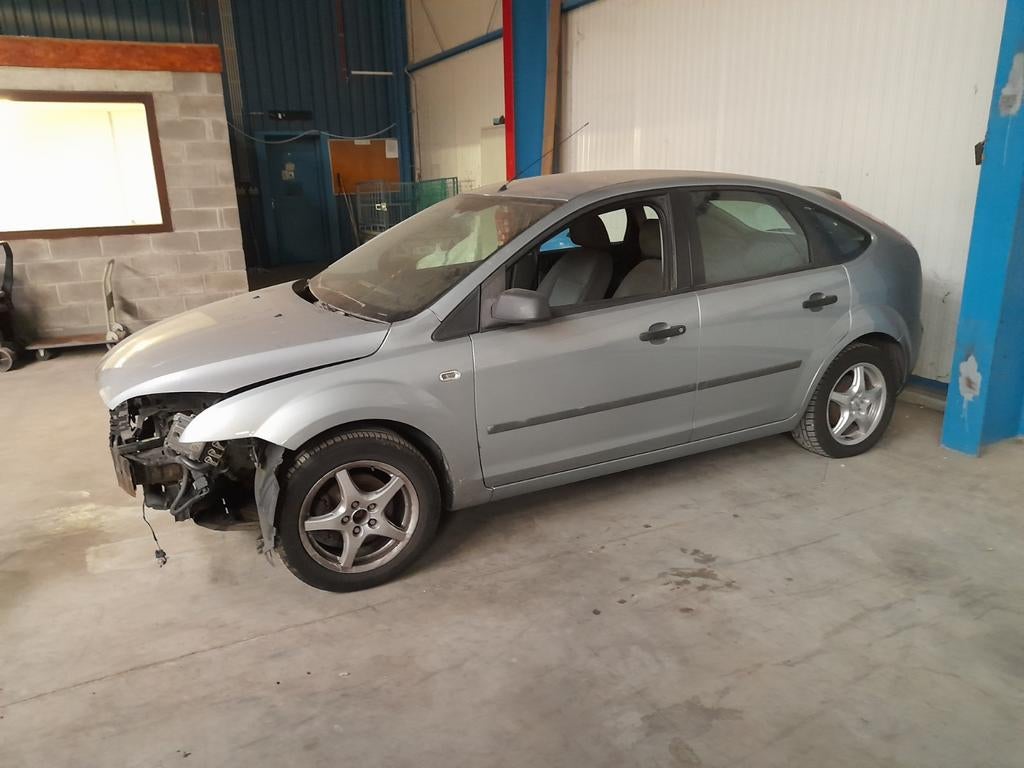 Pièces de 3 FORD FOCUS 2 1600 Tdci  BREAKS et BERLINE, Enlèvement, Utilisé, Arrière, Ford