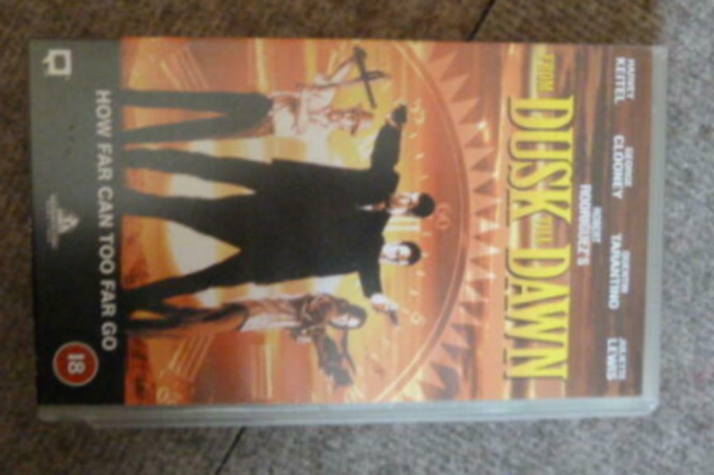 VHS video cassette FROM DUSK TILL DAWN how far can too far.., Alle leeftijden, Ophalen of Verzenden, Overige genres