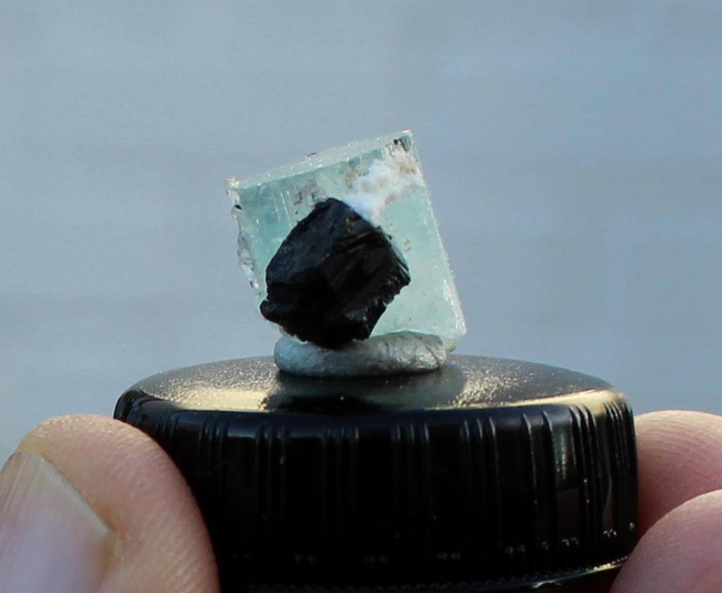 AIGUE-MARINE à LA TOURMALINE d'ERONGO en NAMIBIE, Enlèvement ou Envoi, Minéral