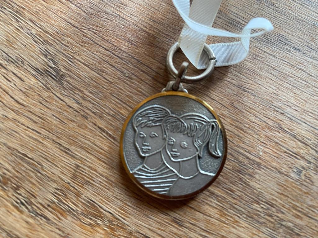 Médaille GALA Fête de la jeunesse Laïque Ath couleur argent, Envoi, Autres matériaux
