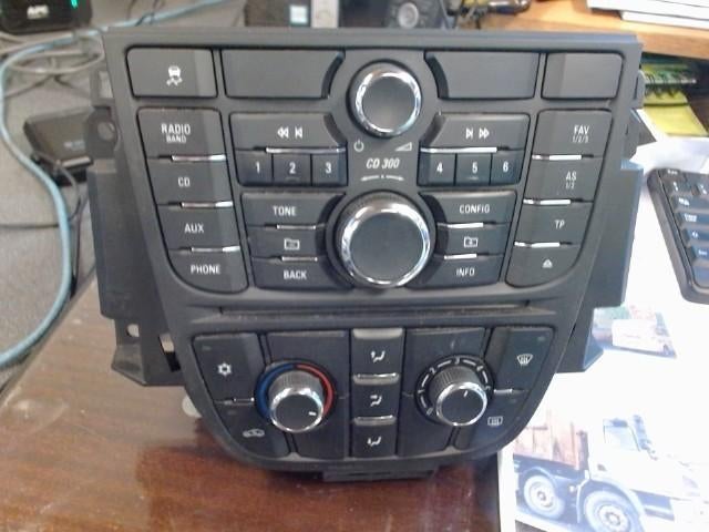 Commande de radio Opel Astra J 2012-2016 13360090 (502A), Ophalen, Gebruikt, Opel