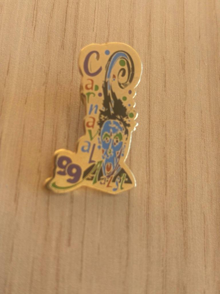Pin Aalst Carnaval 1999 / '99, Ophalen of Verzenden, Gebruikt, Stad of Land, Speldje of Pin