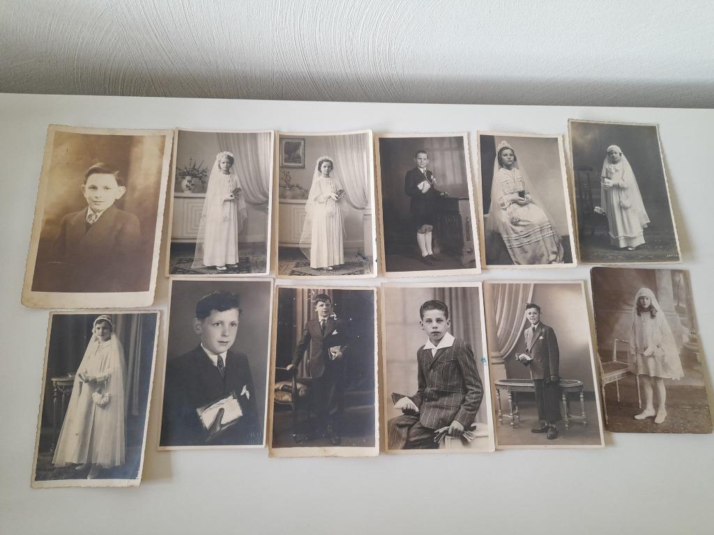 13 Foto Postkaarten - Studioportretten Communicanten, 1930, Ophalen of Verzenden, 1920 tot 1940, Ongelopen, Kinderen