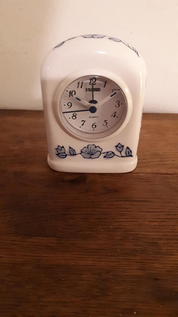 Klokje 3 Suisses, Ophalen of Verzenden, Zo goed als nieuw, Overige typen