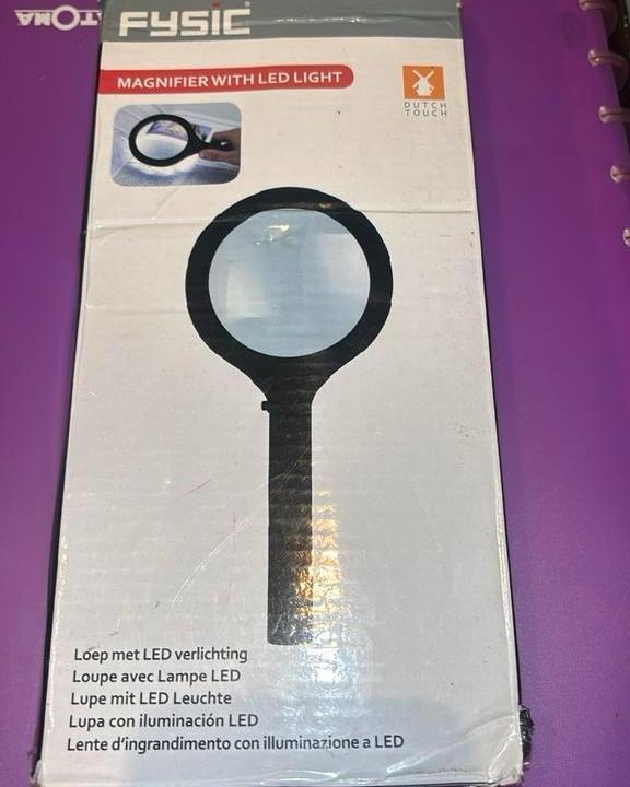 GRANDE LOUPE EN PARFAIT ÉTAT AVEC ÉCLAIRAGE LED !, Hobby & Loisirs créatifs, Loupes & Lampes loupes, Neuf, Enlèvement ou Envoi