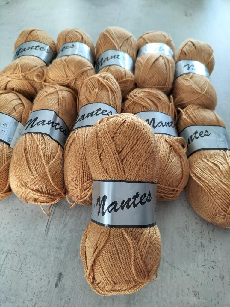 Pelote de laine Nante (11 pelotes). C3, Hobby & Loisirs créatifs, Tricot & Crochet, Enlèvement ou Envoi