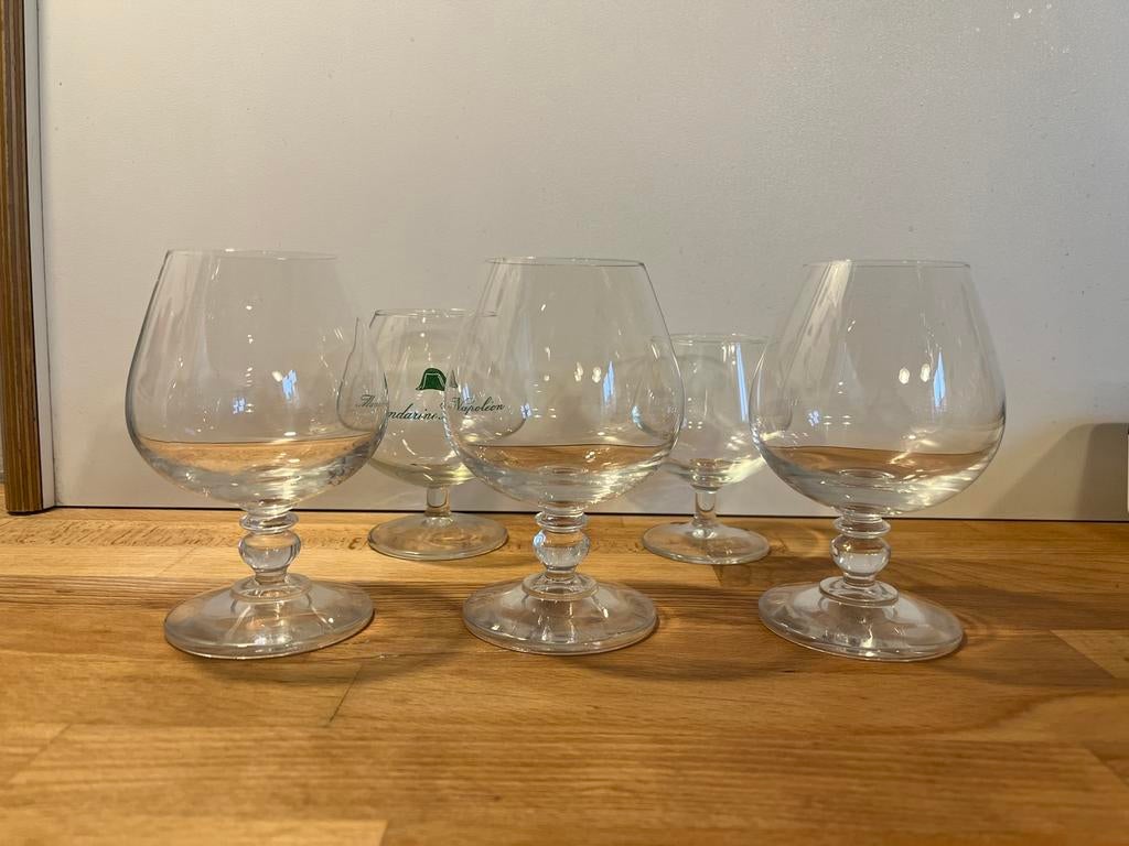 5 cognacglazen, 3 dezelfde en 2 verschillende, vintage, Ophalen of Verzenden, Gebruikt, Borrel- of Shotglas