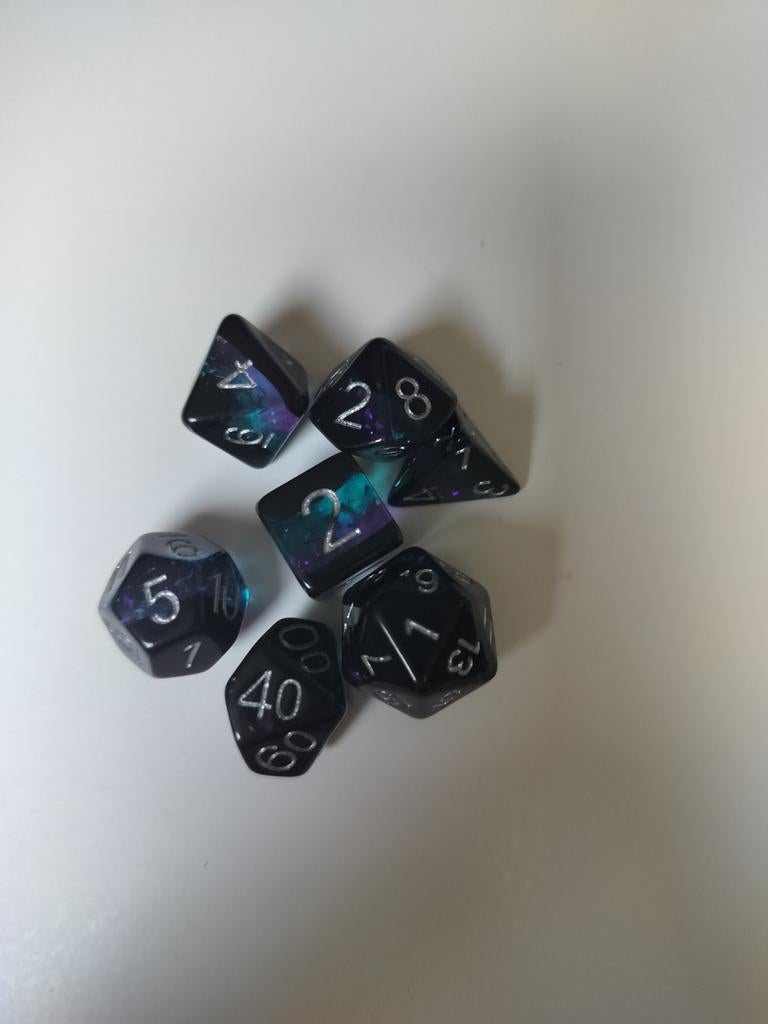 Dnd dices zwart/blauw/paars, Hobby en Vrije tijd, Ophalen