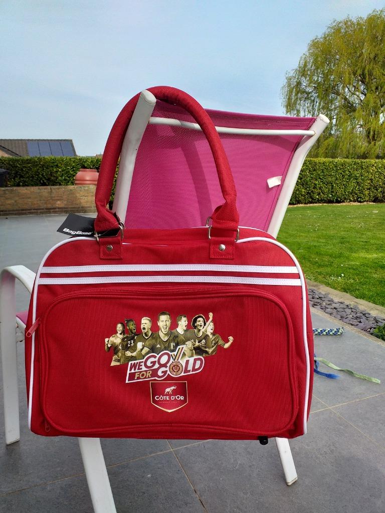 Nouveau sac de sport  Red devils., Enlèvement ou Envoi, Moins de 35 cm, Moins de 20 cm, 40 à 60 cm