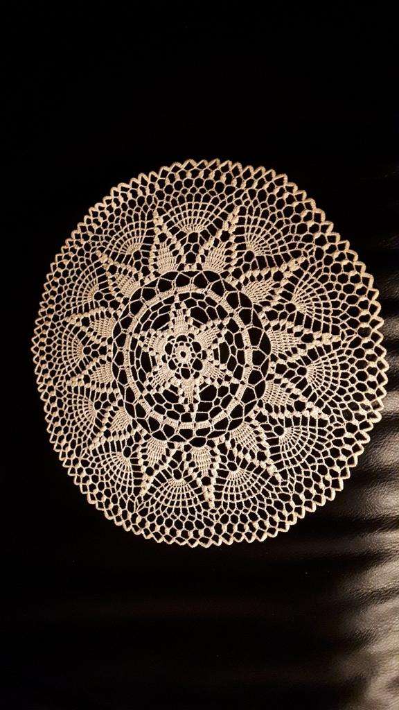 Fijne gehaakte onderlegger diameter 35 cm (9), Hobby en Vrije tijd, Ophalen of Verzenden, Nieuw, Haken