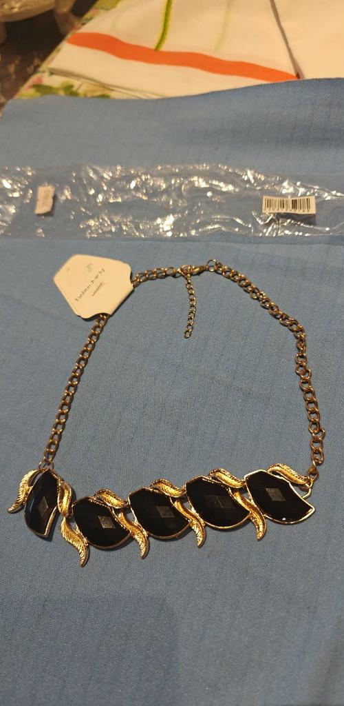 ketting kort Fashion Jewelry nieuw zwart + goudk, Bijoux, Sacs & Beauté, Colliers, Enlèvement ou Envoi, Neuf, Noir, Synthétique
