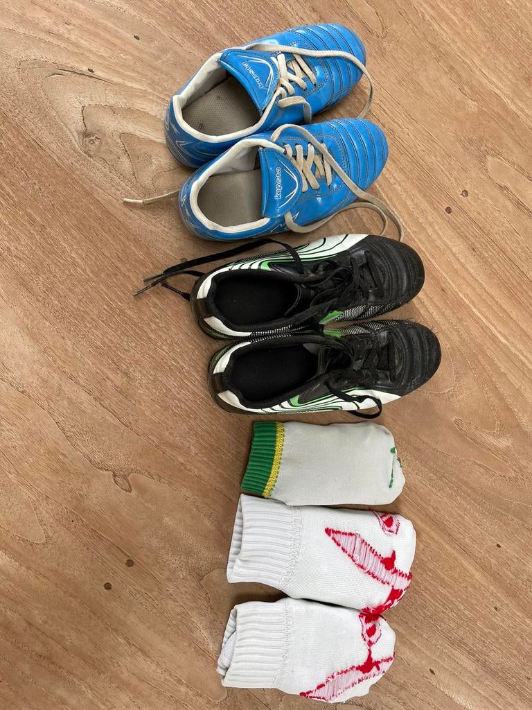 2 paires chaussures foot / chaussettes, Utilisé, Chaussures