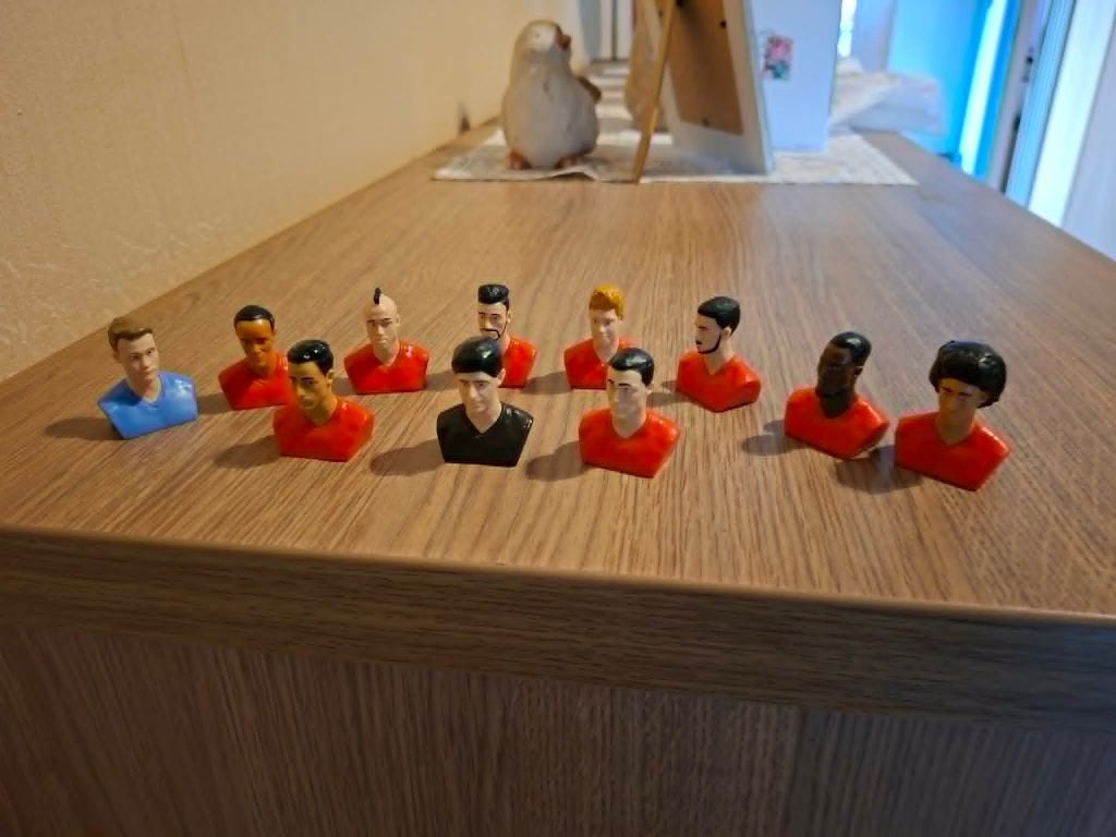 11 Rode Duivels voetbalfiguurtjes (of kicker-poppetjes), Verzamelen, Sportartikelen en Voetbal, Ophalen of Verzenden, Zo goed als nieuw