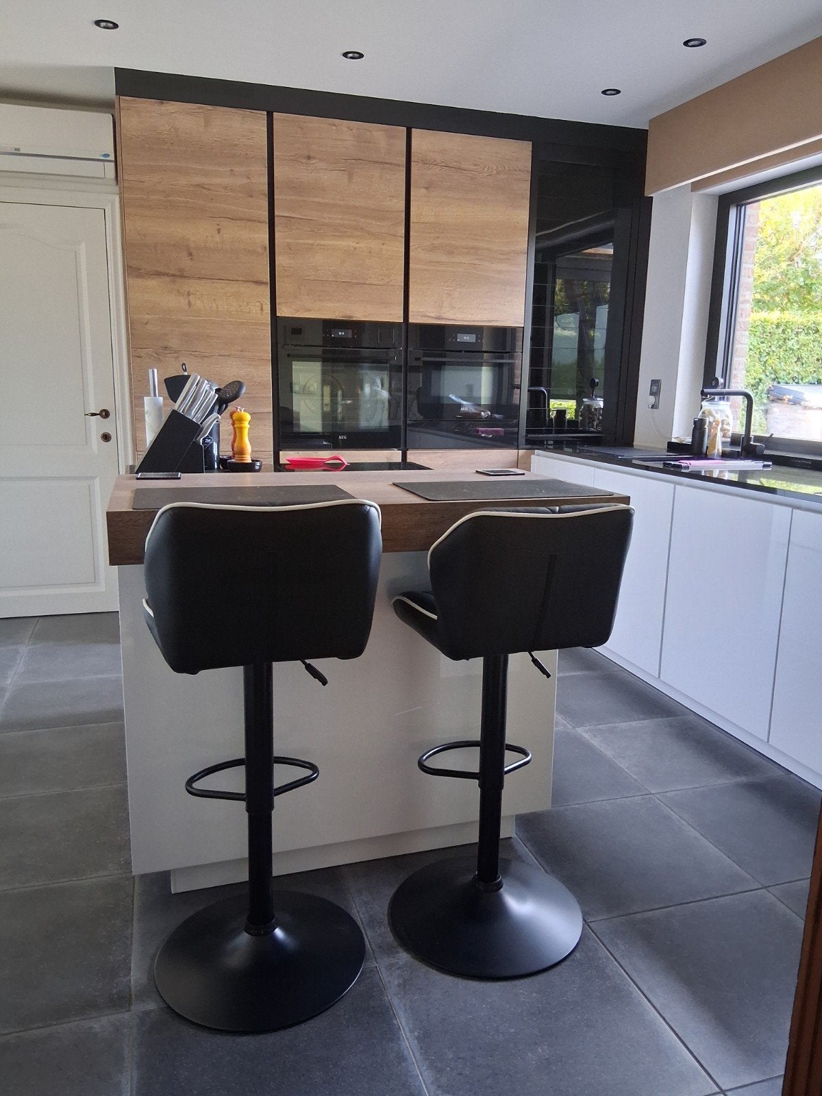 mooie barkruk, Huis en Inrichting, Ophalen, 60 tot 90 cm, Zo goed als nieuw, In hoogte verstelbaar