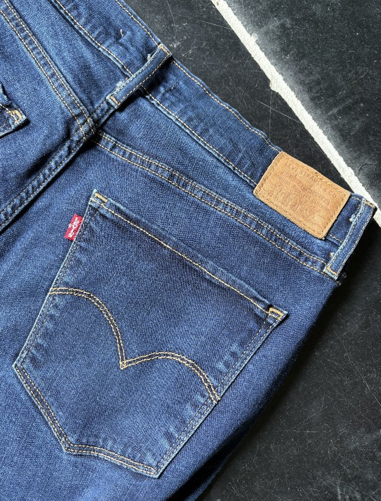 Levi's 724 - High Rise Straigth - 32, Kleding | Dames, Spijkerbroeken en Jeans, Blauw, Ophalen of Verzenden, Zo goed als nieuw