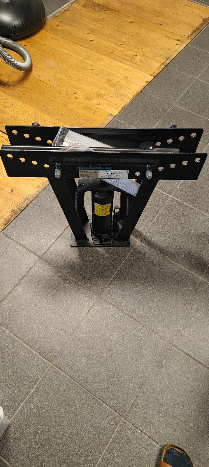 Buizenplooier 12 ton van datona. Niet gebruikt., Ophalen