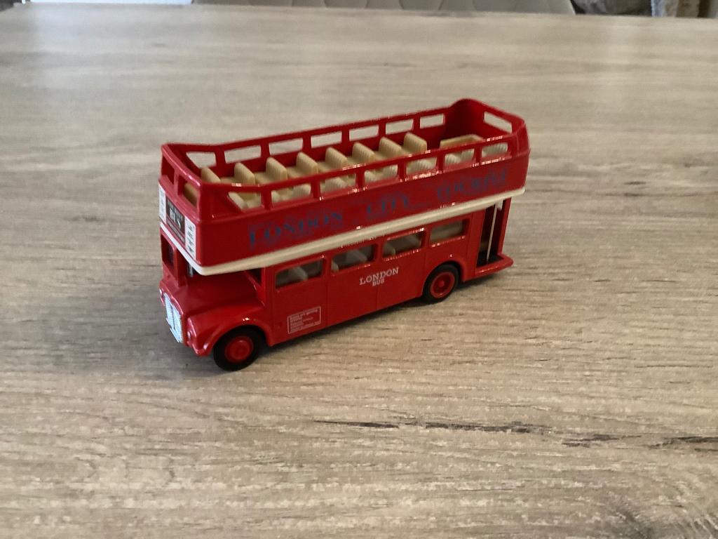 Bus londonien miniature à deux étages (échelle 1/43), Enlèvement ou Envoi, Comme neuf, Bus ou Camion, Autres marques
