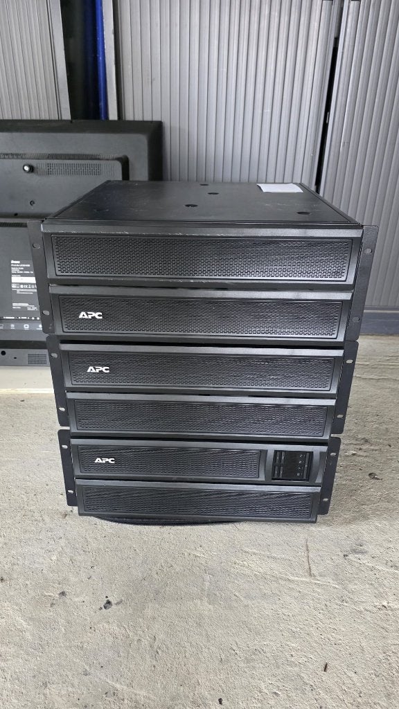 UPS - APC SMX2200HV + 2x SMX120BP + Netwerkkaart, Ophalen, Gebruikt