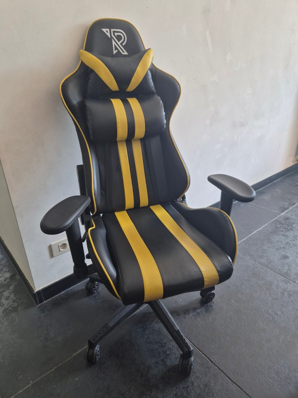Ergonomische gaming stoel, Ophalen