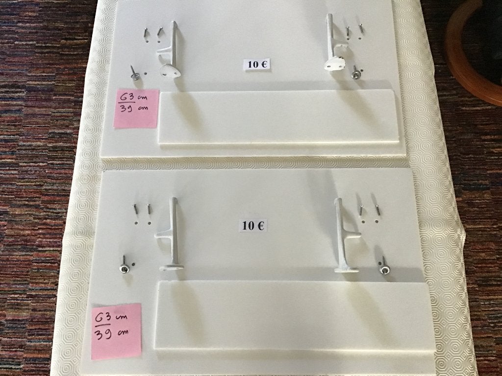 2 badkamer tabletten aan 10 euro per set, Doe-het-zelf en Bouw, Ophalen of Verzenden, Zo goed als nieuw