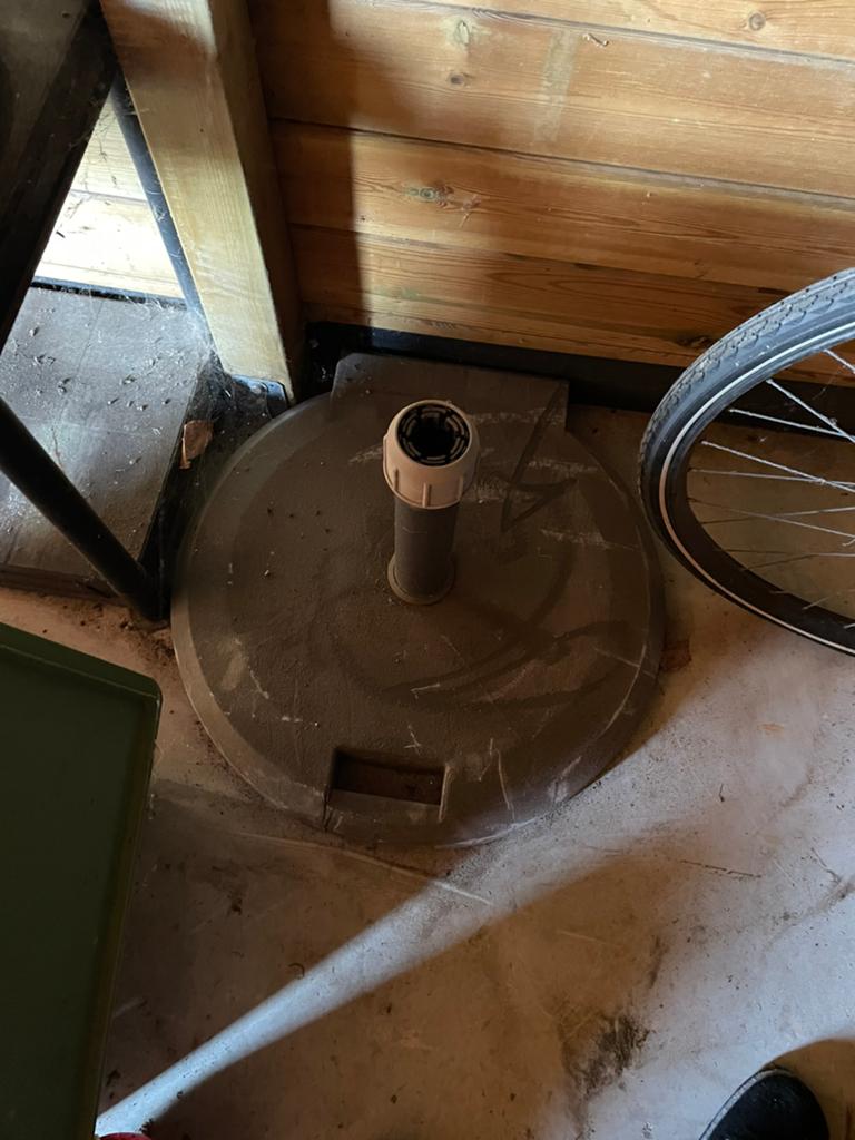 Een beton voet voor parasol, Ophalen, Gebruikt, Parasolvoet