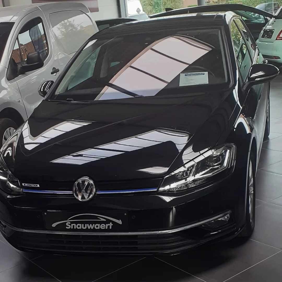 Volkswagen Golf Highline BlueMotion (bj 2019), Auto's, Volkswagen, Voorwielaandrijving, Stof, Euro 6, Zwart