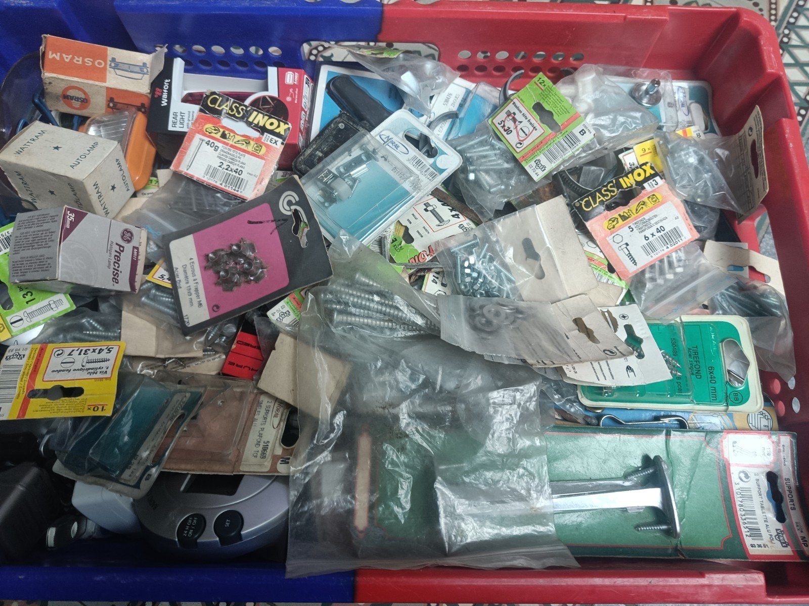 Volle bak met nagels, vijzen ..enz, Doe-het-zelf en Bouw, Ophalen