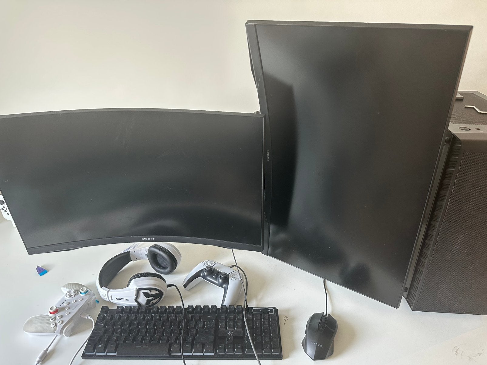 Gaming setup + stoel, Games en Spelcomputers, Games | Pc, 1 speler, Ophalen, Zo goed als nieuw, Overige genres