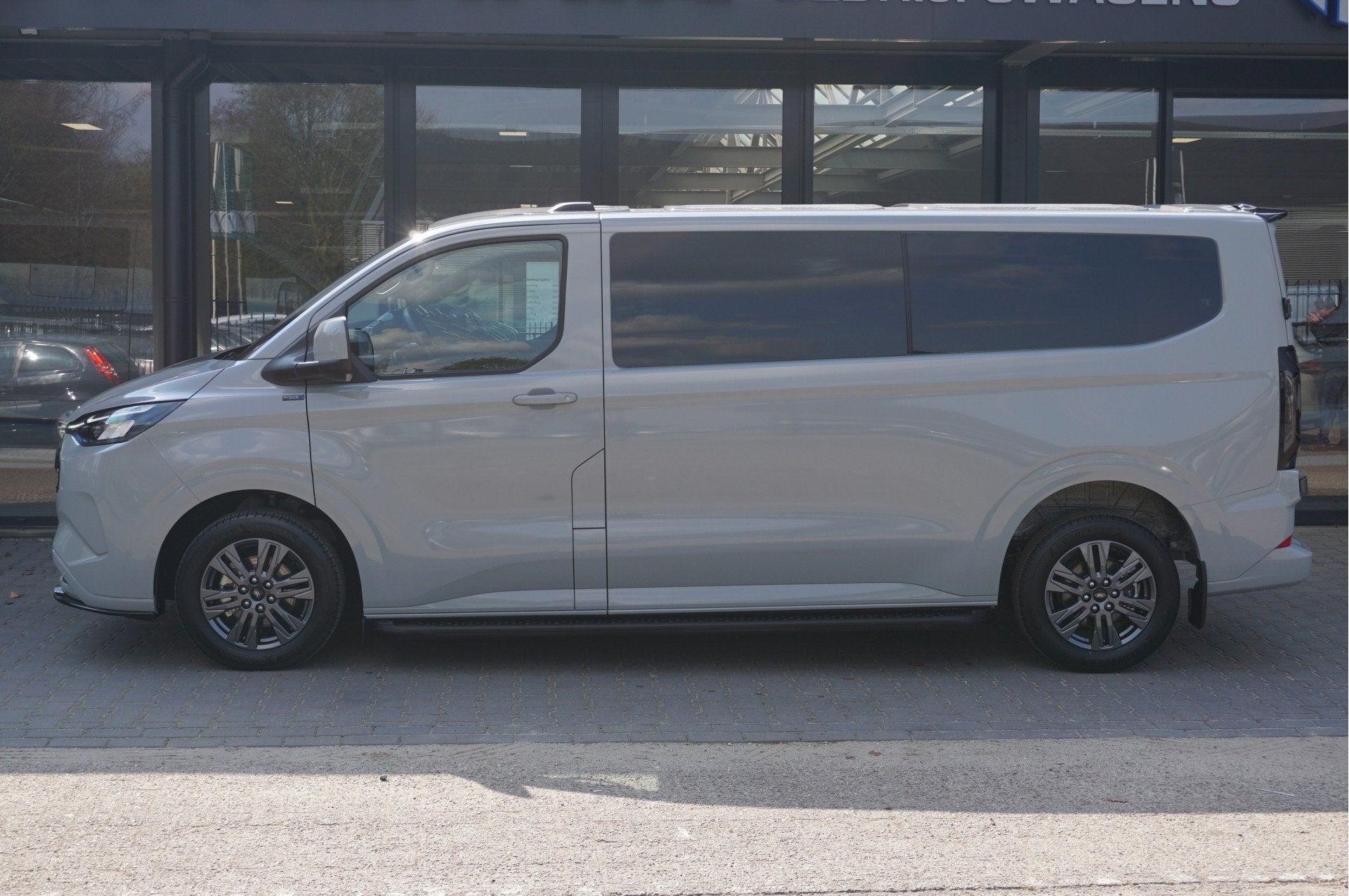Ford Transit Custom 320L 2.5 PHEV 233PK Dubbel Cabine JWR Ed, Auto's, Gebruikt, Bedrijf, Hybride Elektrisch/Benzine, Ford