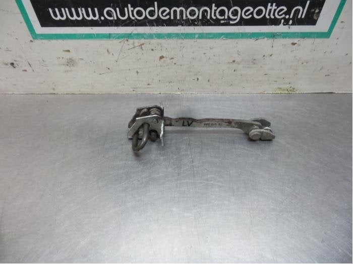 Butée 4portes avant gauche d'un Opel Corsa (Corsa C 00-), -, Opel, 3 mois de garantie, Utilisé