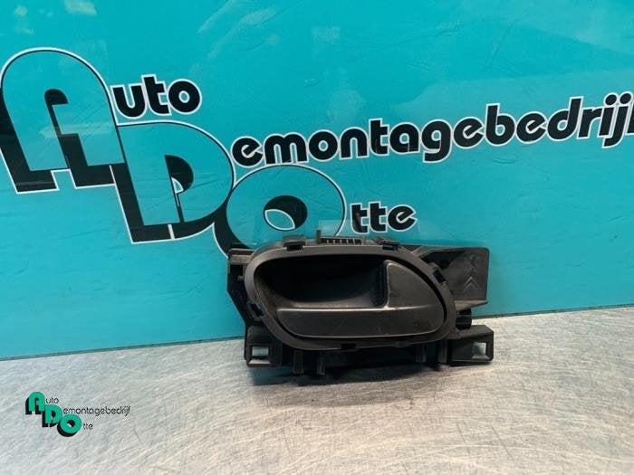 Poignée portière 2portes droite d'un Peugeot Partner (Part, -, 3 mois de garantie, Utilisé, -