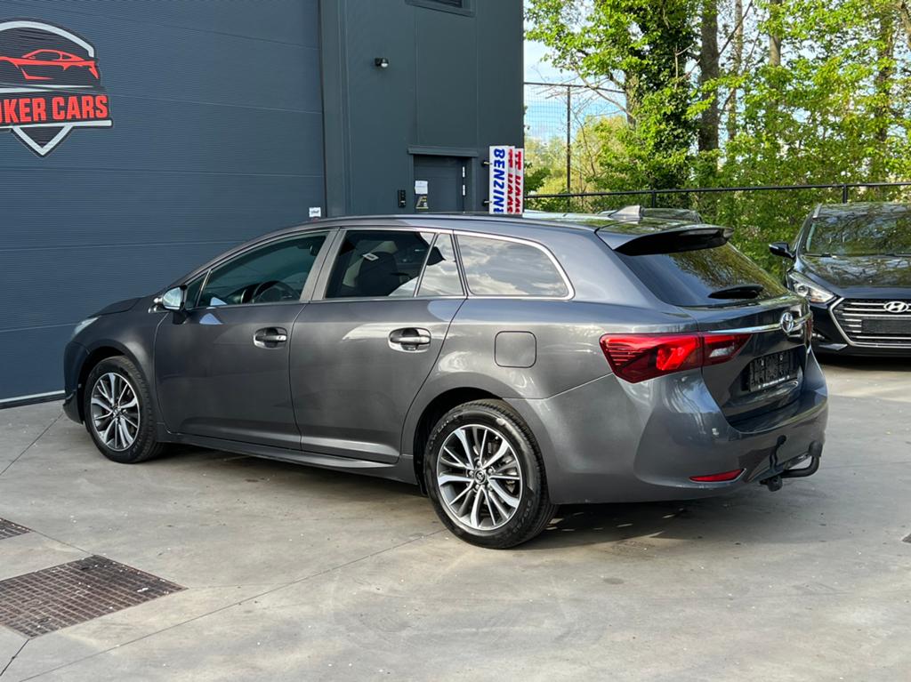 Toyota Avensis SW 1.8i Premium Navi Camera Trekhaak, Auto's, Toyota, Euro 6, 4 cilinders, 108 kW, Bedrijf