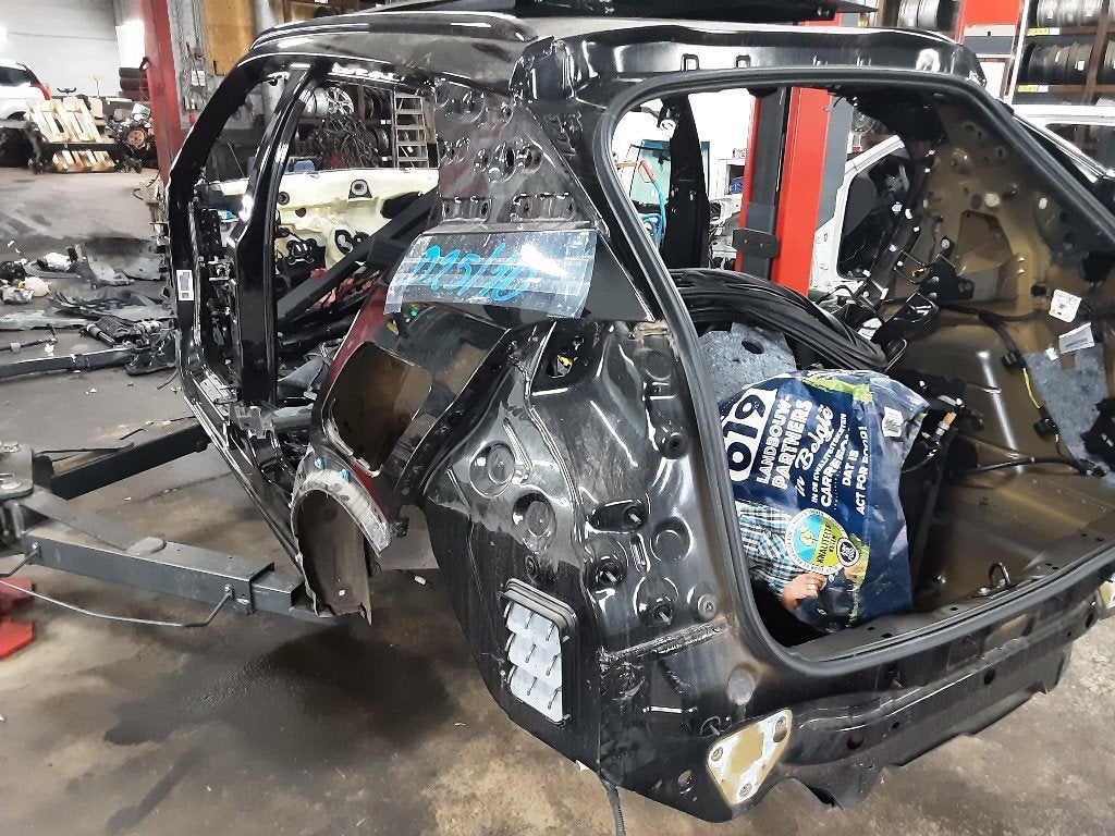 AILE ARRIÈRE GAUCHE Peugeot 2008 (UD / UK / UR / US / UX), Arrière, Garde-boue, Mevr. I. Hauben, Utilisé