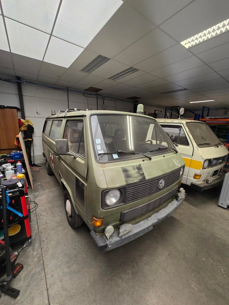 2x vw t3 ziekenwagen / ambulance, Auto's, Volkswagen, Particulier, Benzine, Ophalen of Verzenden