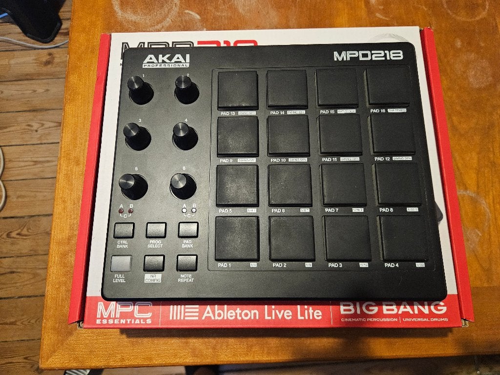 AKAI PRO MPD 218, Muziek en Instrumenten, Ophalen of Verzenden, Zo goed als nieuw