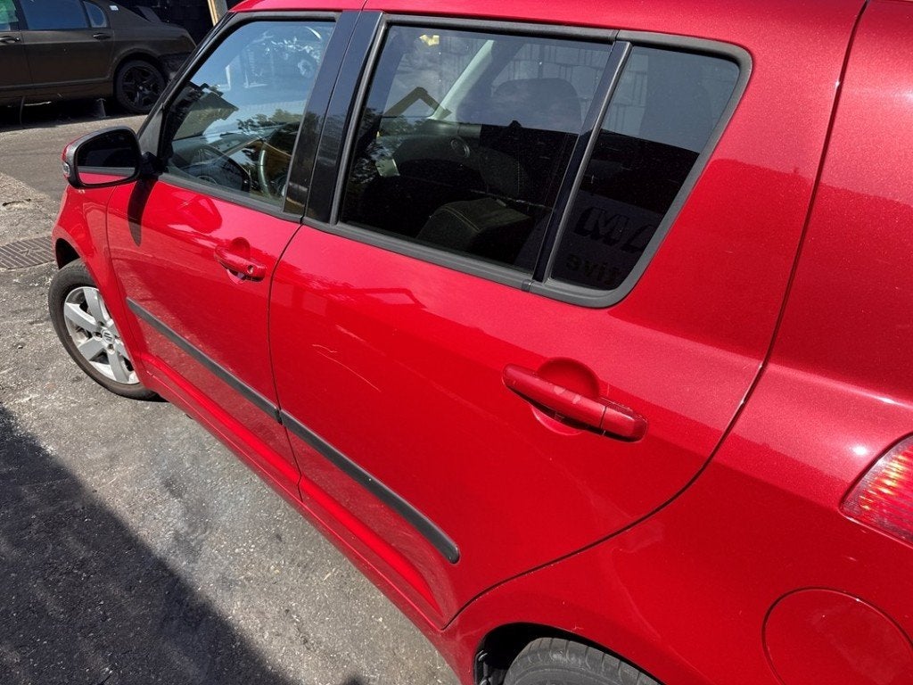 PORTIER LINKS ACHTER Suzuki Swift (ZA / ZC / ZD1 / 2/3/9), Suzuki-Allee 7
64625  Bensheim, DE, Gebruikt, Suzuki Deutschland GmbH
