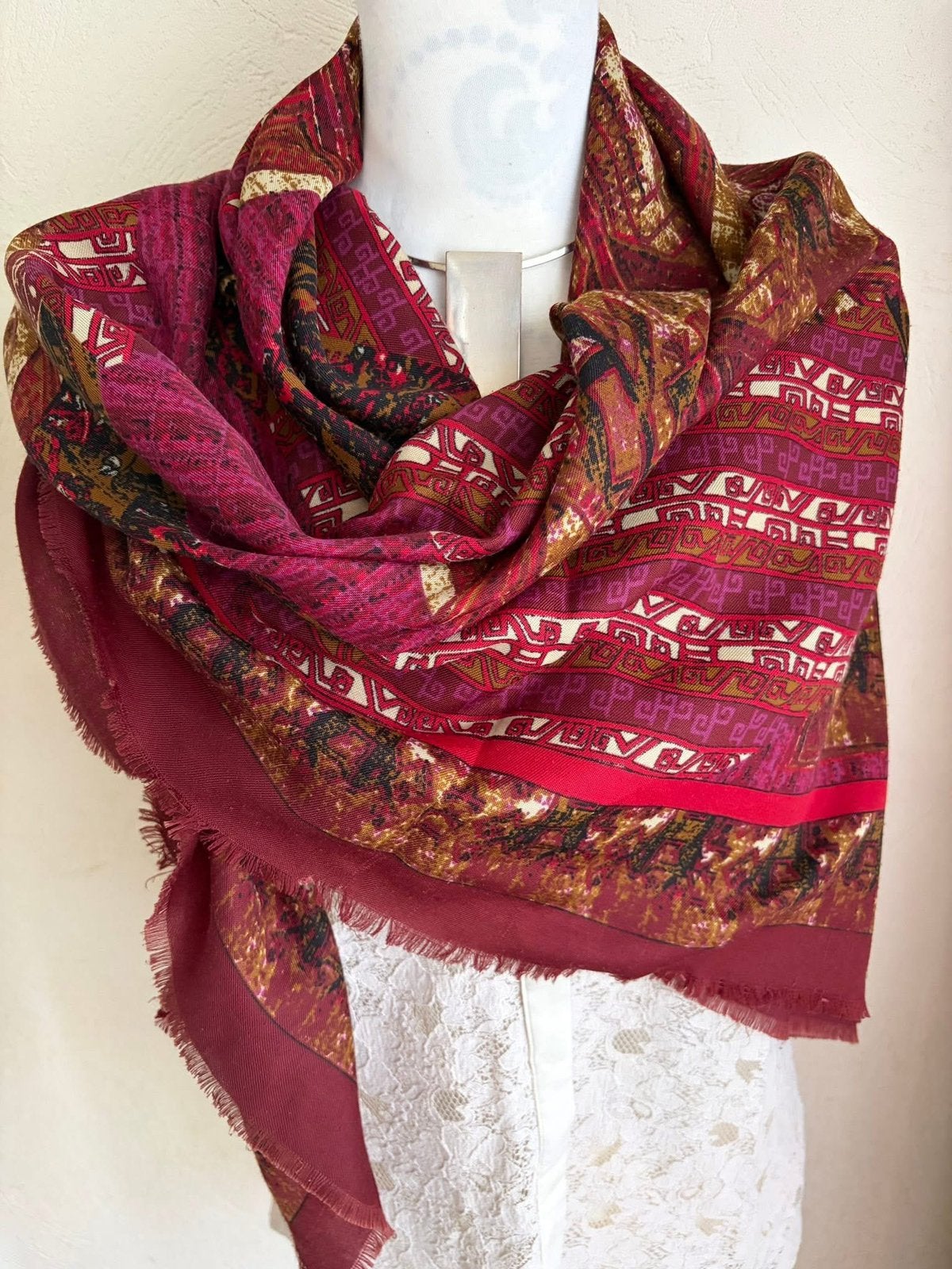 Foulard vintage multicolore mot géométriques Made in Italy, Vêtements | Femmes, Enlèvement ou Envoi, Comme neuf