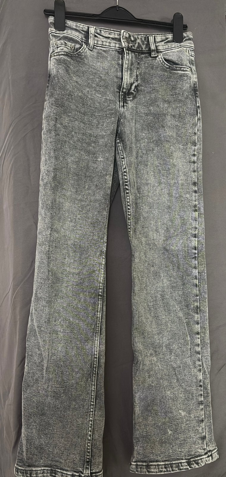 Deux jeans jennyfer gris noir taille 32, Enlèvement, Comme neuf, Autres couleurs, W27 (confection 34) ou plus petit