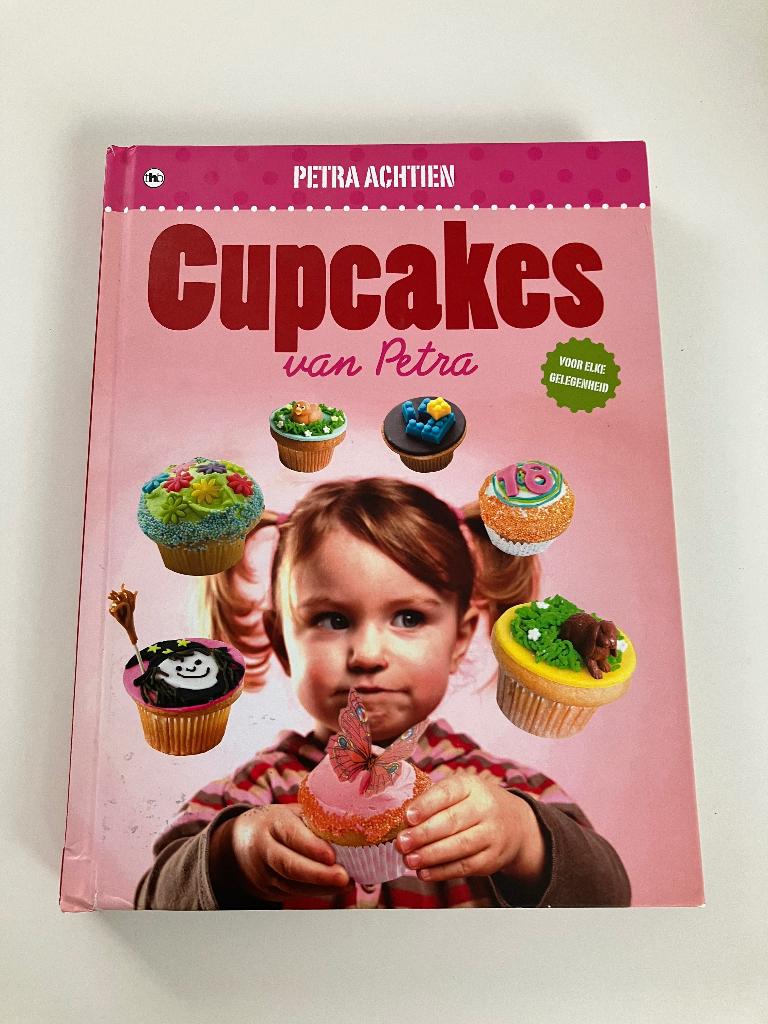 Boek cupcakes van Petra, Hobby en Vrije tijd, Taarten en Cupcakes maken, Ophalen of Verzenden, Zo goed als nieuw, Cupcakes