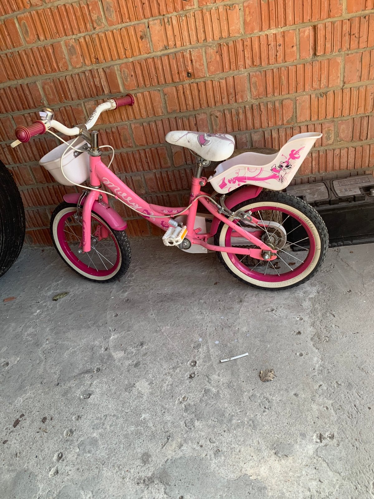 Vélo rose 16 pouces pour enfant — Minnie Mouse, Enlèvement, Utilisé, Frein sur jante, 16 à 20 pouces
