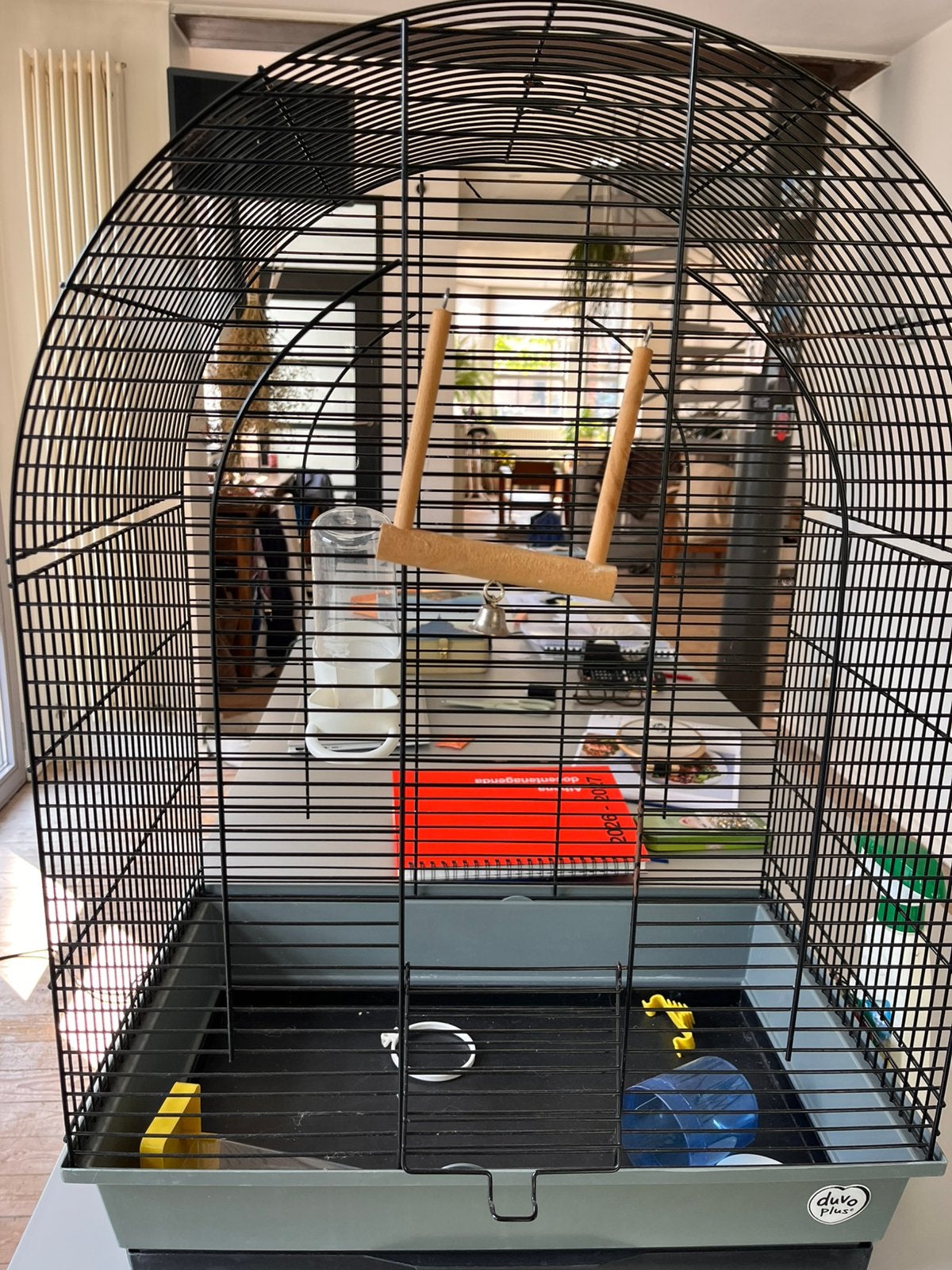 Vogelkooi met zwarte draad en grijze bak, Ophalen, Zo goed als nieuw, Aluminium, Vogelkooi