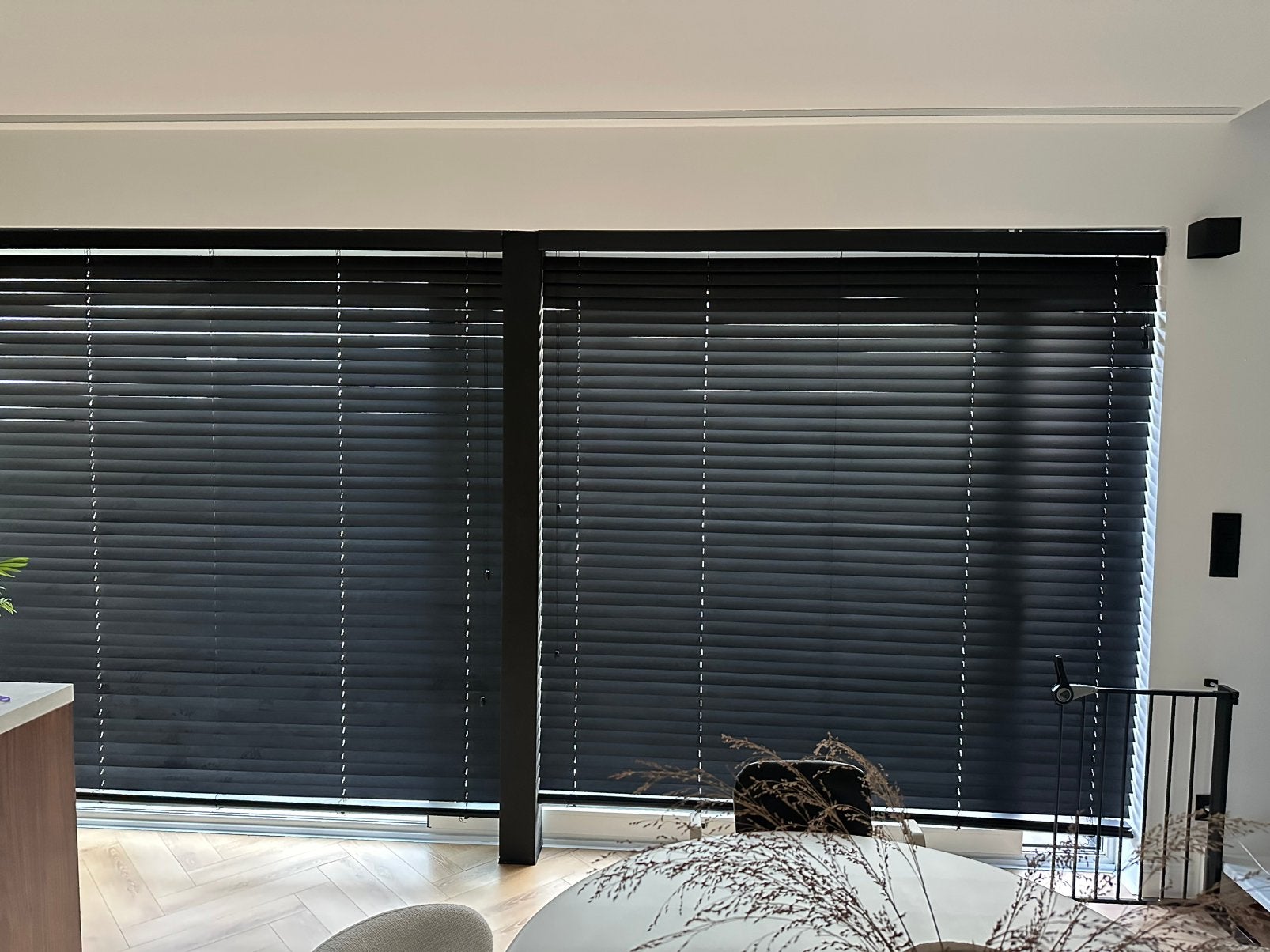 Store en bois noir, Maison & Meubles, Ameublement | Rideaux & Stores à lamelles, Enlèvement ou Envoi, Comme neuf, Noir, Bambou