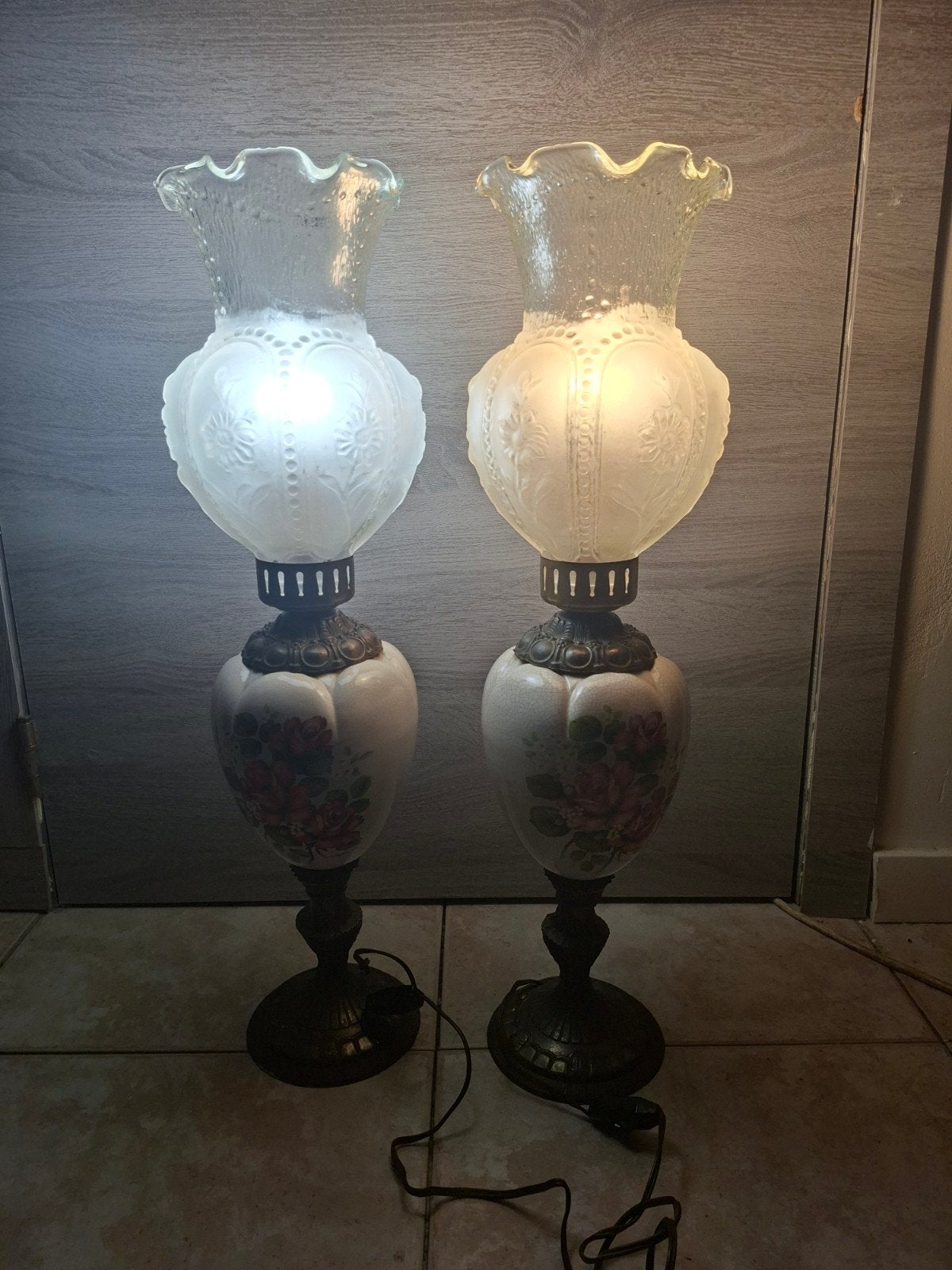 une  paire de grandes lampes  sans coup et salume 1970.1980, Enlèvement, Verre