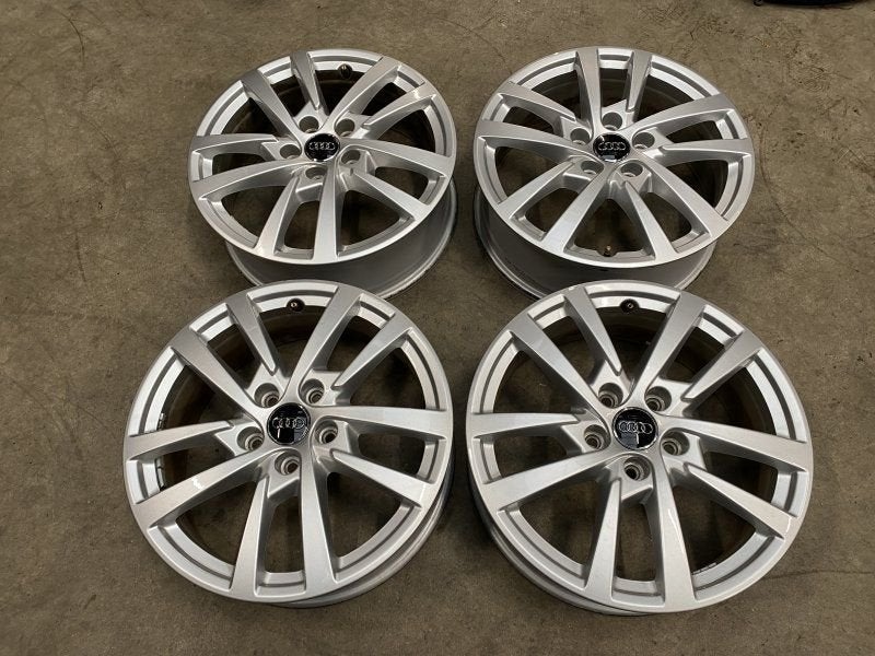 set van 4 stuks 17 inch originele velgen Audi A3  8Y0601025H, -, 17 pouces, Utilisé, -