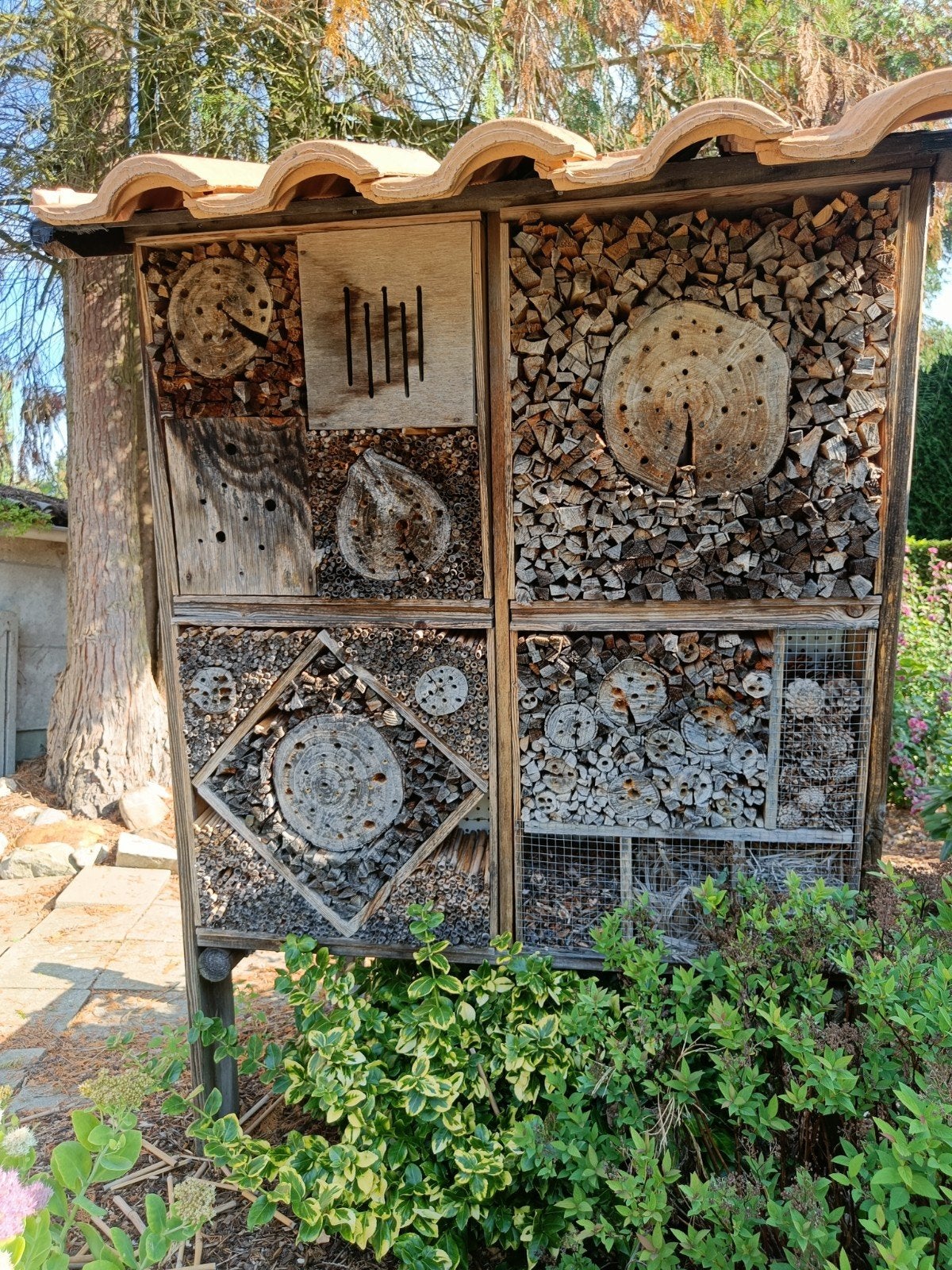 Insectenhotel, Dieren en Toebehoren