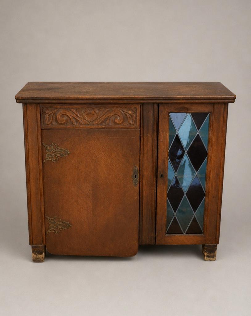 Splendid trapnaaimachinne in mooie kast, Huis en Inrichting, Kasten | Dressoirs, Ophalen, Glas