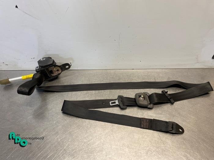 Ceinture de sécurité avant gauche d'un Nissan Terrano (Ter, -, 3 mois de garantie, Utilisé, -