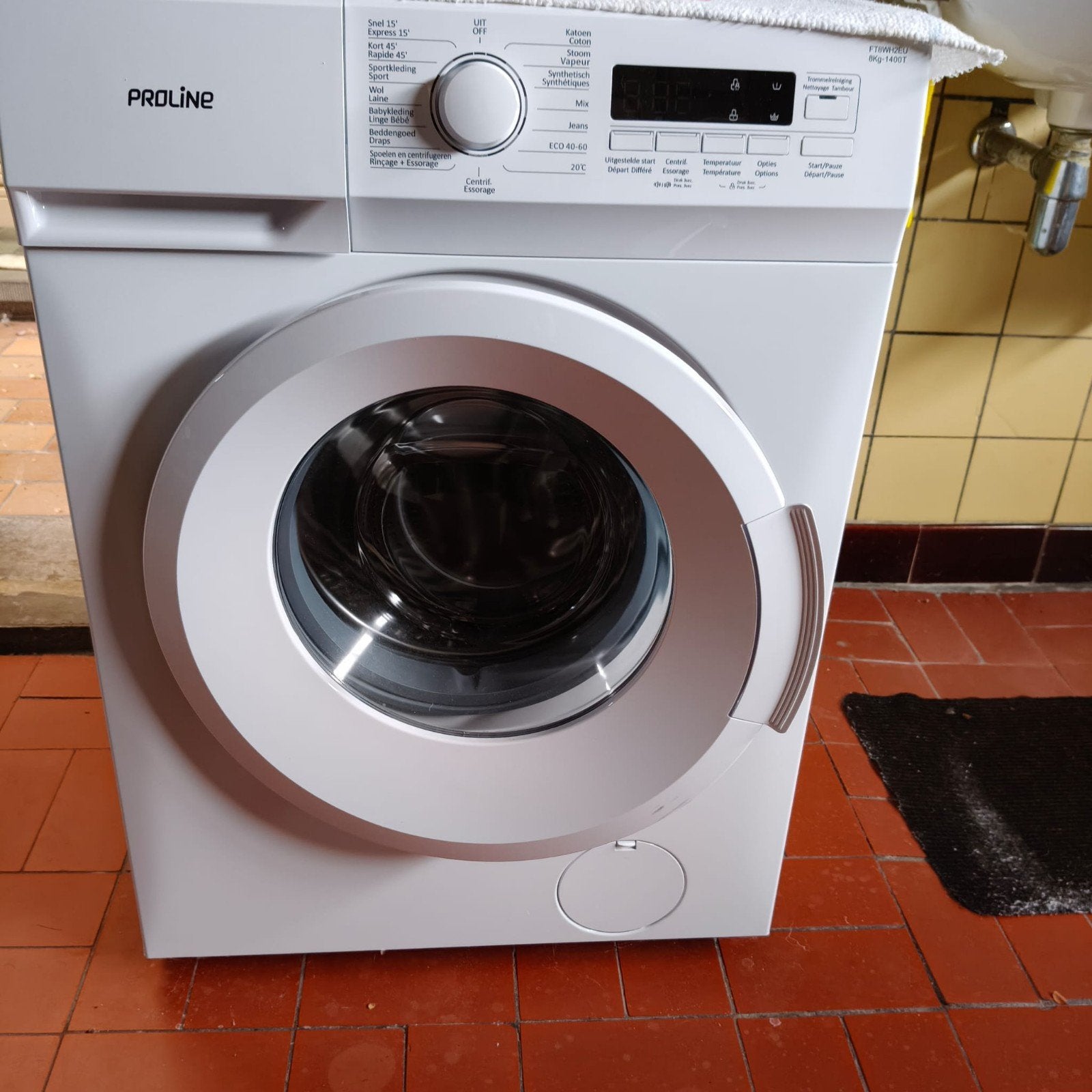 machine à laver presque neuve pour cause de décès.
étiquette, Enlèvement
