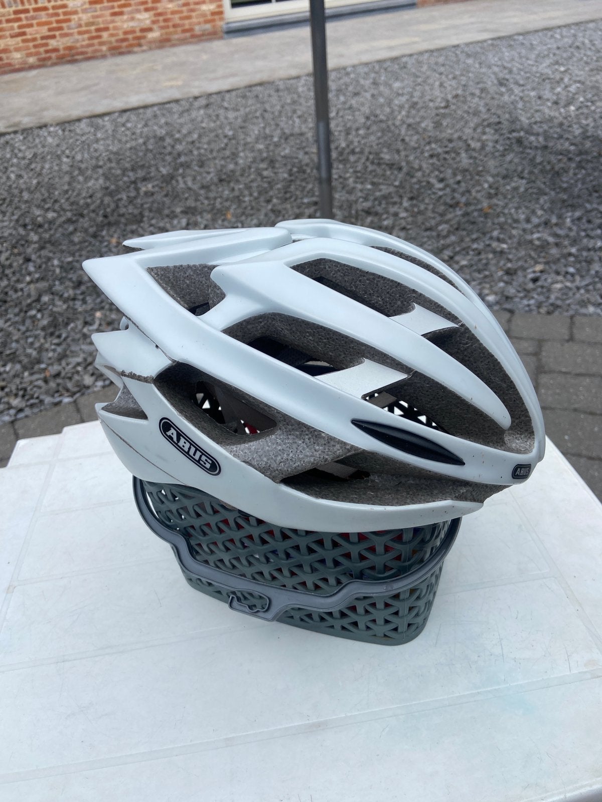 Abus fietshelm., Fietsen en Brommers, Ophalen, Zo goed als nieuw