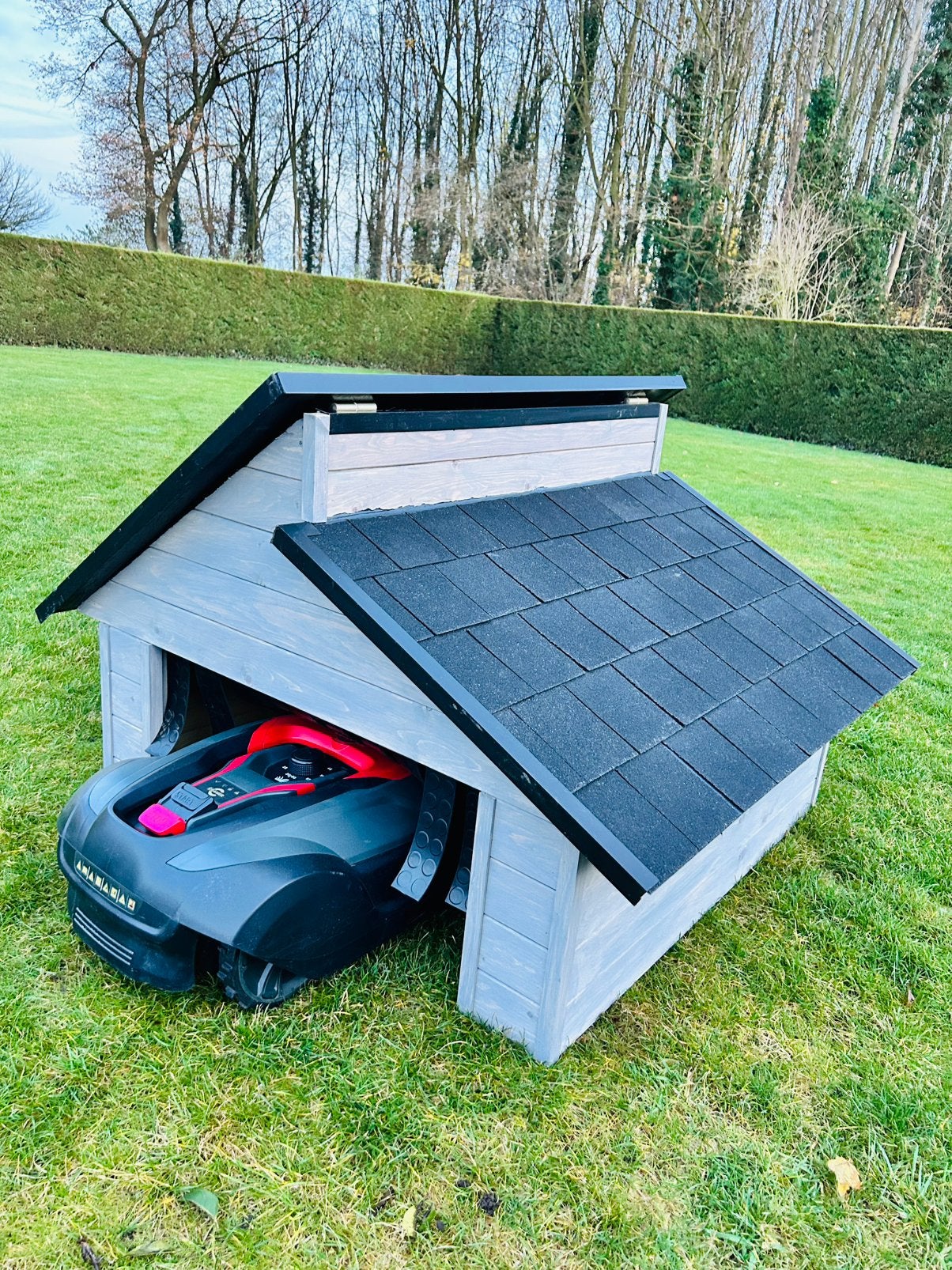 Robotmaaier garage nieuw!, Tuin en Terras, Ophalen, Zo goed als nieuw